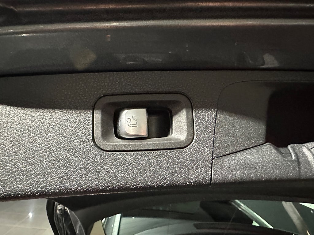 Mercedes-Benz E 220 d 4MATIC All-Terrain Panorama Burmester Värmare - bild 14