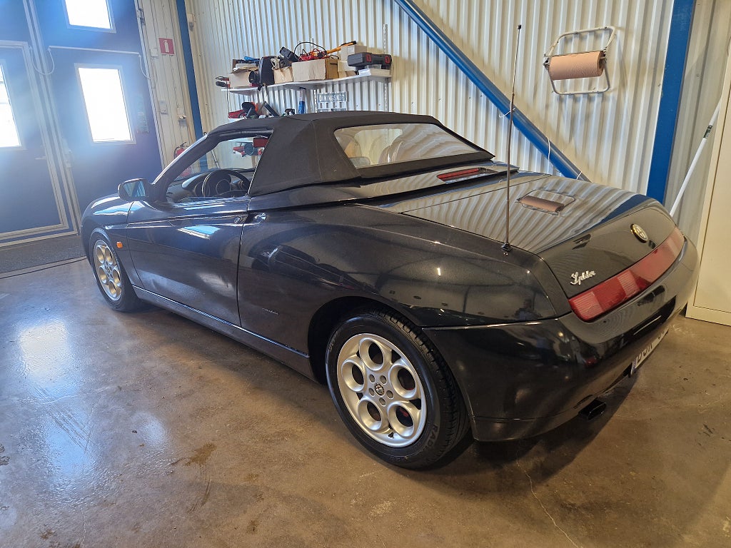 Alfa Romeo Spider 2.0 T.Spark 16V Påkostad 30 000.- 