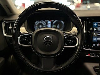 Volvo V90 Recharge T6 AWD Automat Momentum S&V-Däck/Kamera
