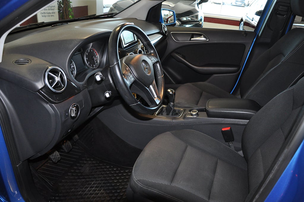 Mercedes-Benz B 2013 - miniatyr 13
