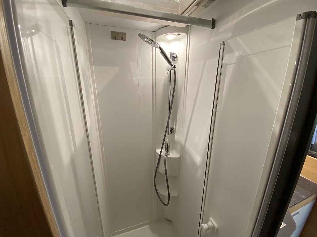 Adria Matrix Axess 670 SL /Taksäng/Solcell/B-körkort/Maxx-fan/EL-Patro - Adria