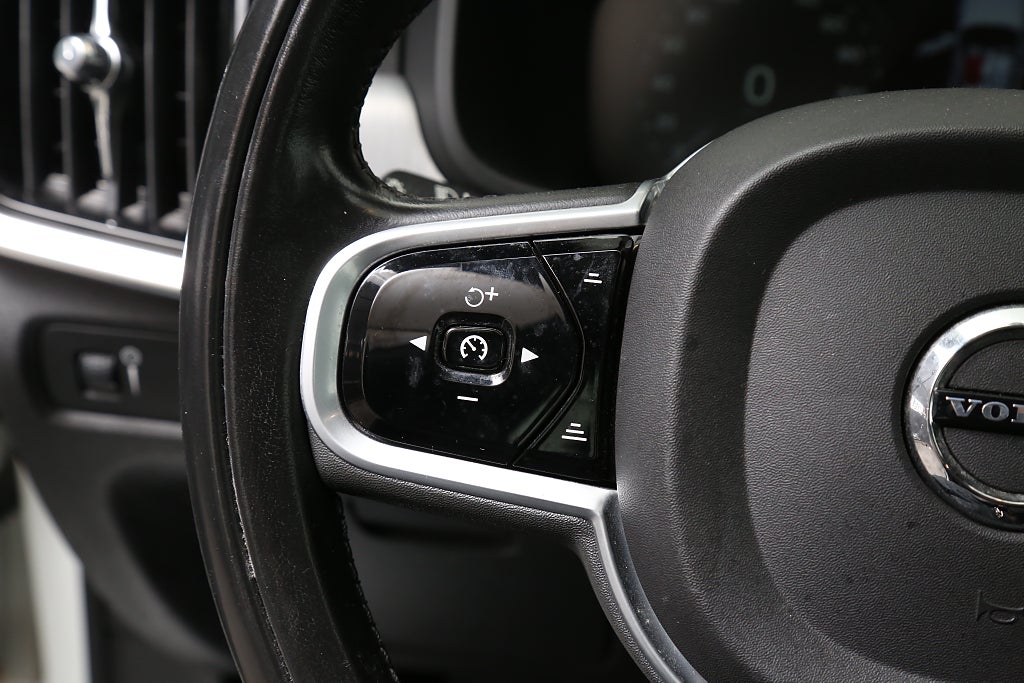 Volvo V90 D4 190hk Momentum SE ll AWD Aut Elstol VOC Dragkrok 2020