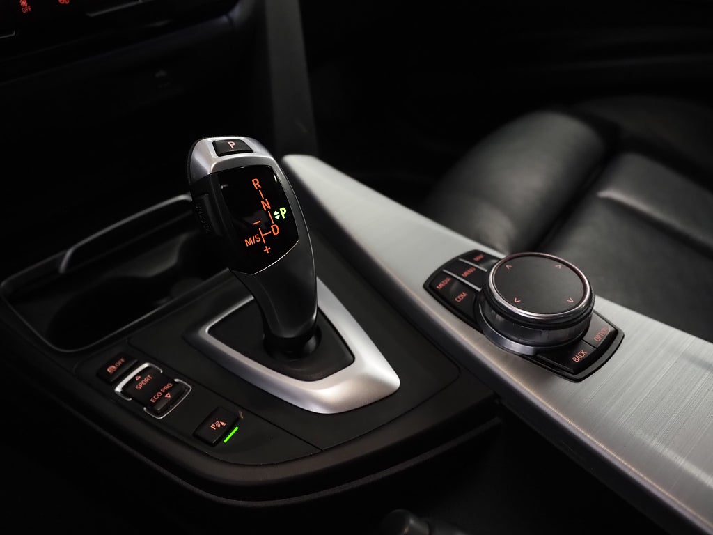 BMW 320d Sedan xDrive 190hk M Sport |Navi|Skinn|Kamera|Drag|
