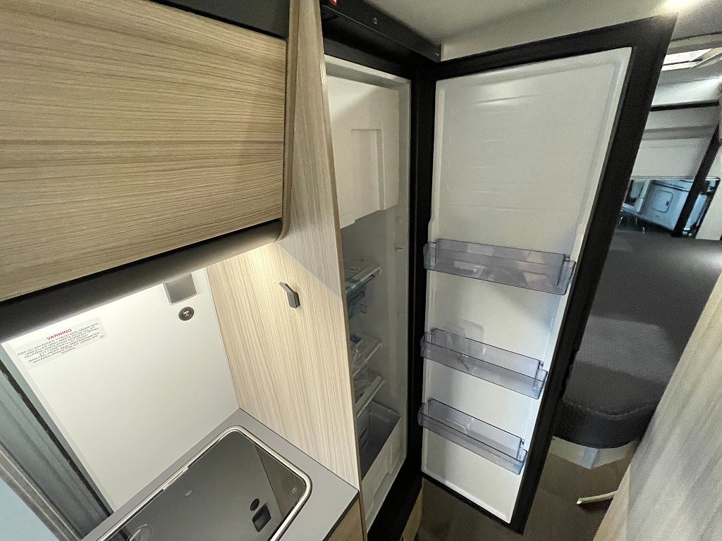 Sun Living V 65 GX / Dieselvärme / Höj & Sänkbarsäng / Automat / B-körkort/ - Sun Living