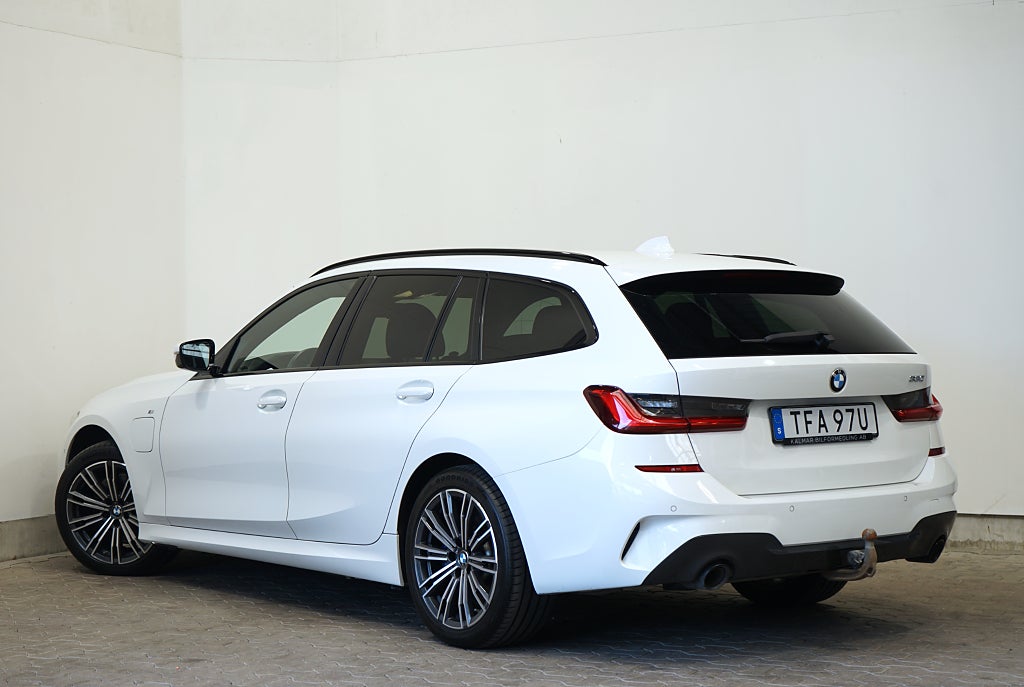 BMW 330e Touring M sport Carplay Dragkrok 292hk 4.99% ränta