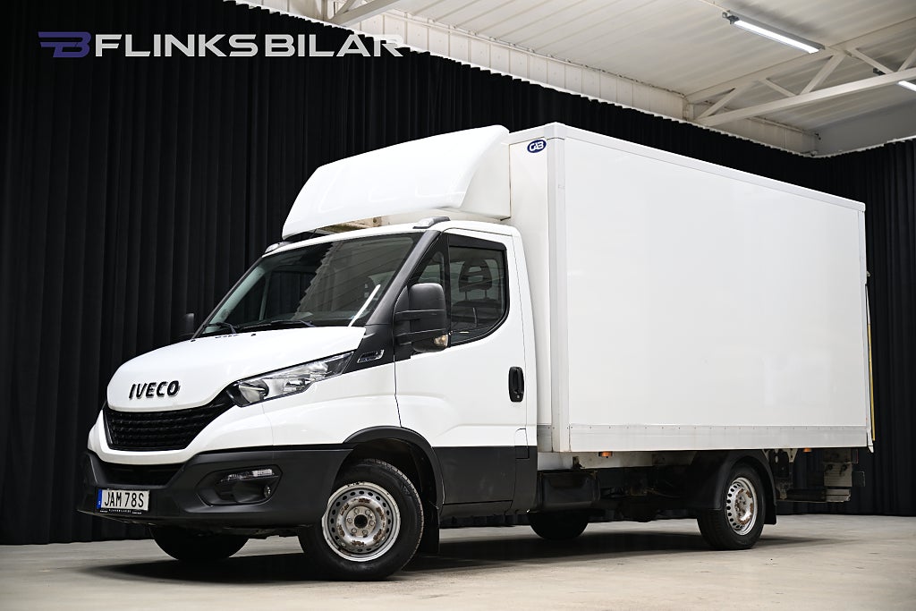 Iveco Daily 136HK Automat|Volymskåp|BGLyft|Sidodörr|Backkamera|Moms
