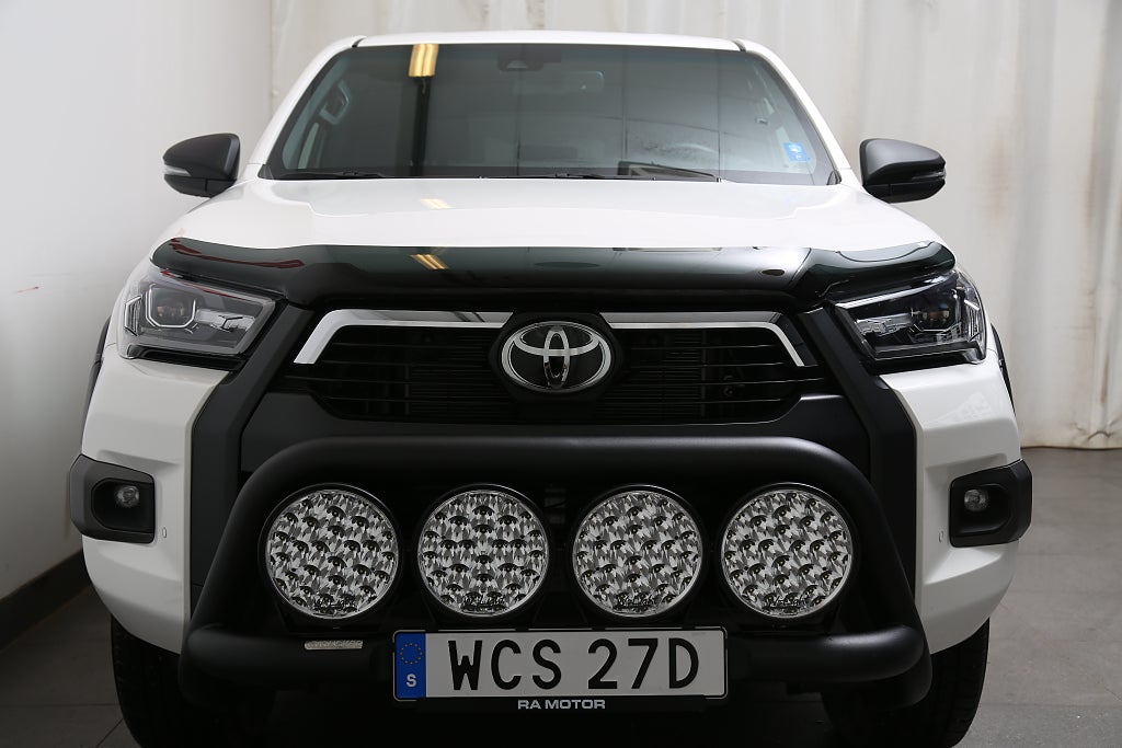 Toyota Hilux Dubbelhytt 2,8 MHEV 204hk Invincible 4WD Flak/Kåpa Moms 2026