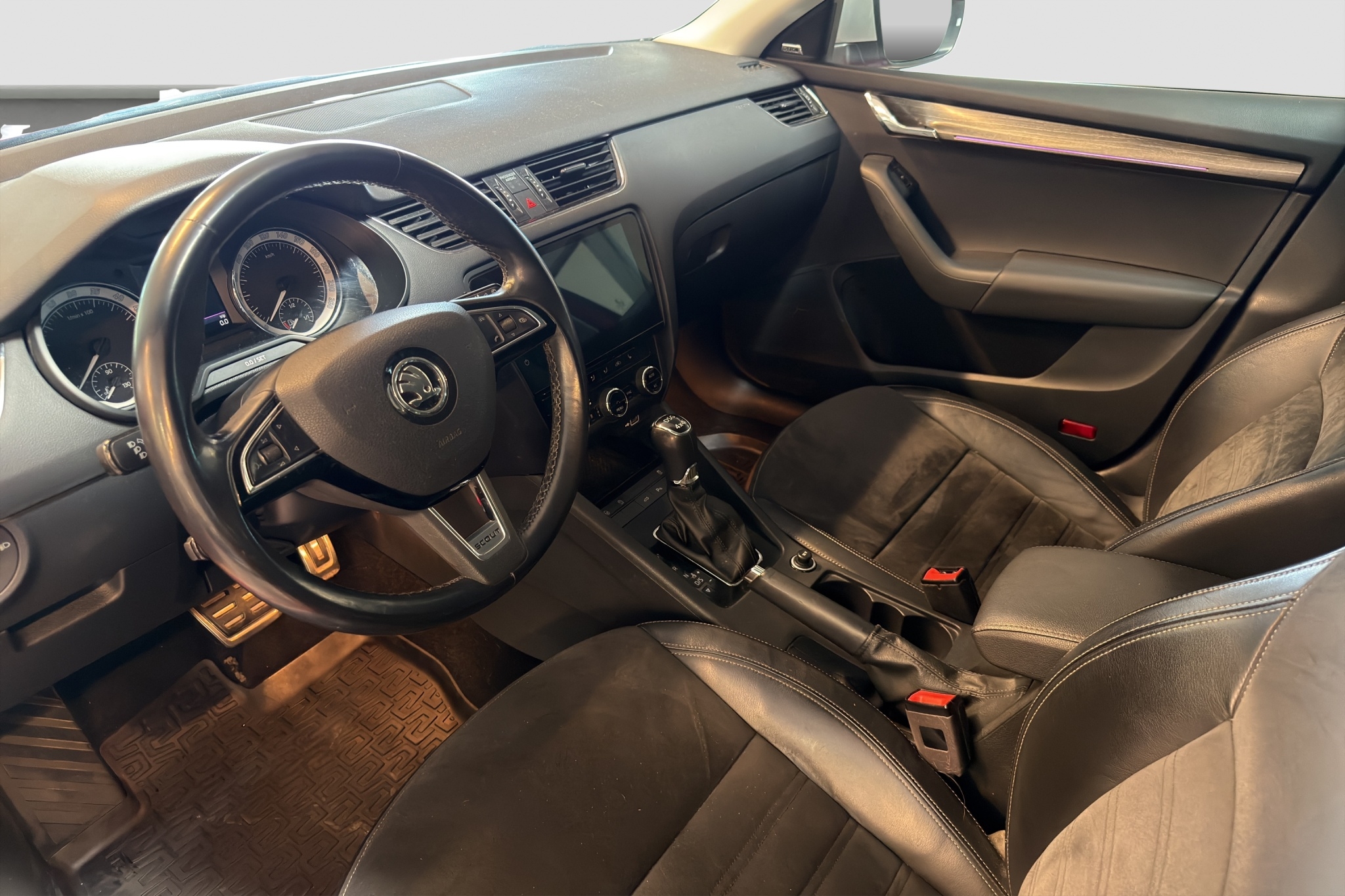 Skoda Octavia Scout 2.0 TDI 4x4 Premium 2018, bild 7/57