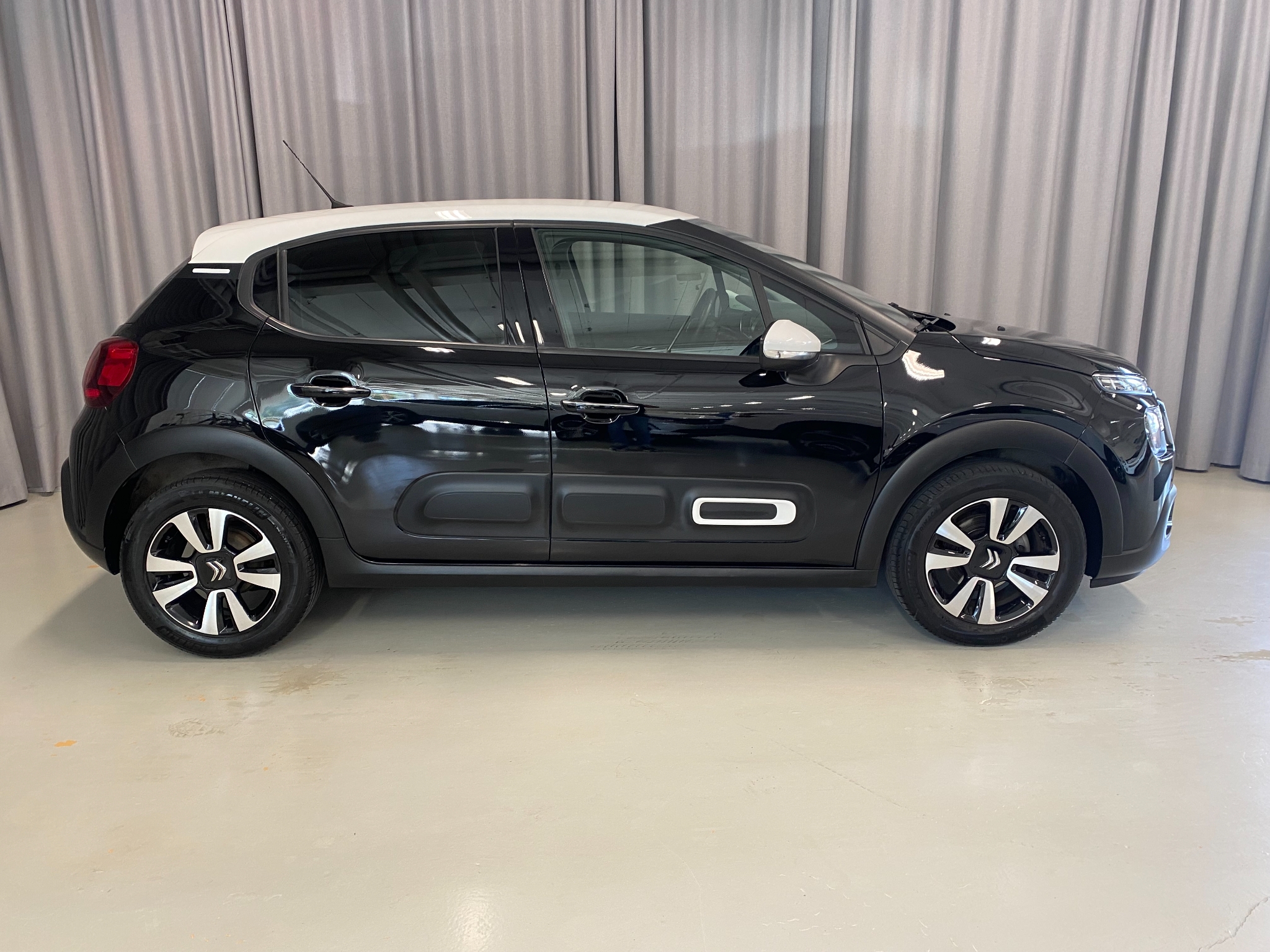 Citroen C3 Shine 82hk Manuell 2023, bild 3/44