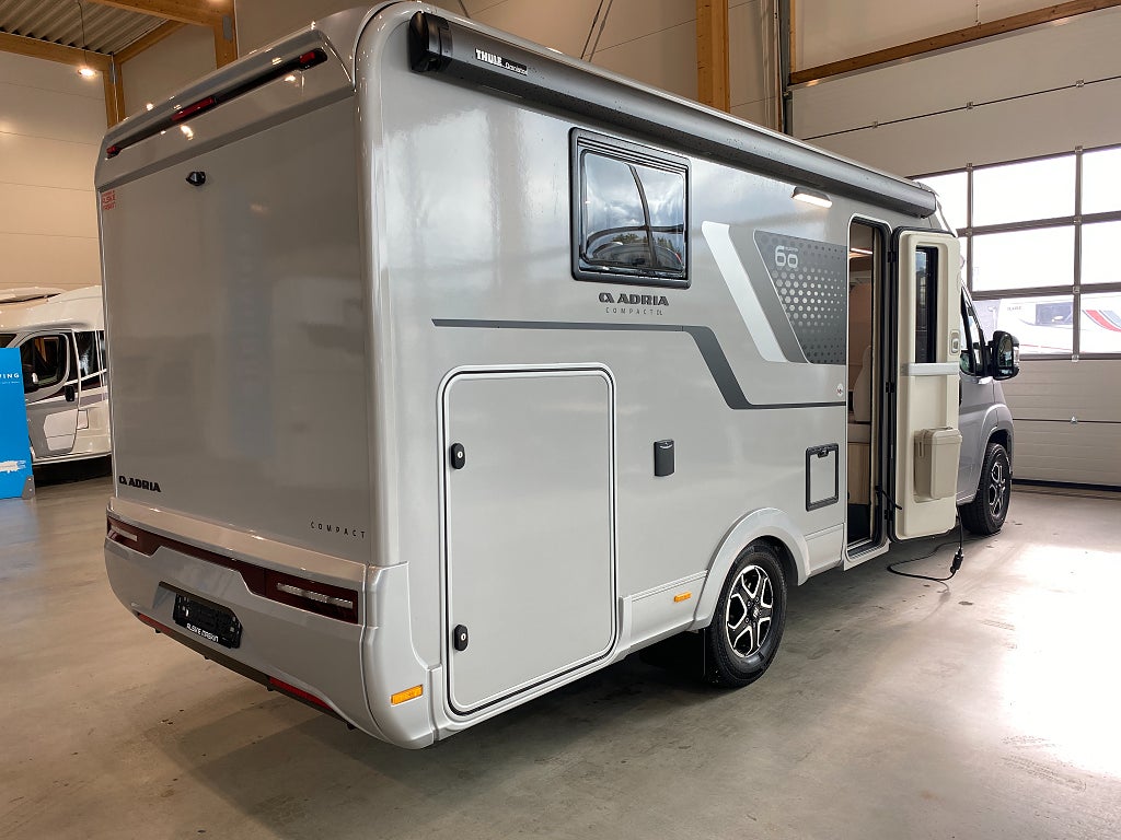 Adria Compact DL 60 Y / Vårmässa 20–22 mars – Påfyllt lager! - Adria