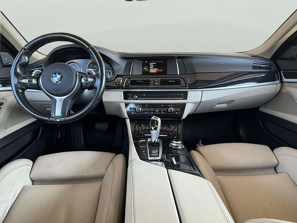 BMW 520d xDrive Touring Steptronic M-Ratt H&K Skinn Drag 2 Ägare - miniatyr 9