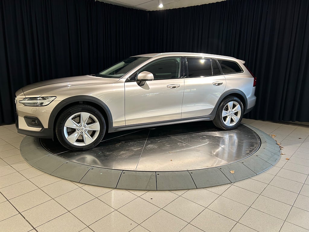 Volvo V60 Cross Country 2024 - miniatyr 3