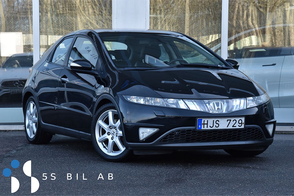 Honda Civic 1.8 i-VTEC Executive 1-ÄGARE PANO P-SENSOR NAVI 140HK