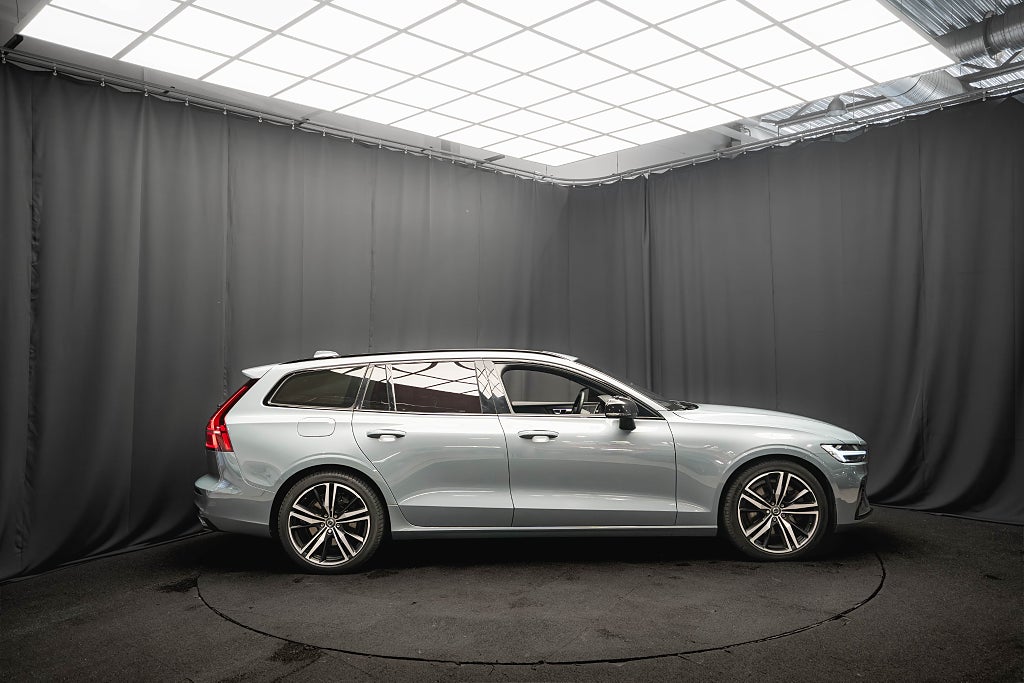 Volvo V60 Recharge T6 AWD R-Design PANO DRAG H/K 360° 1-ÄGARE