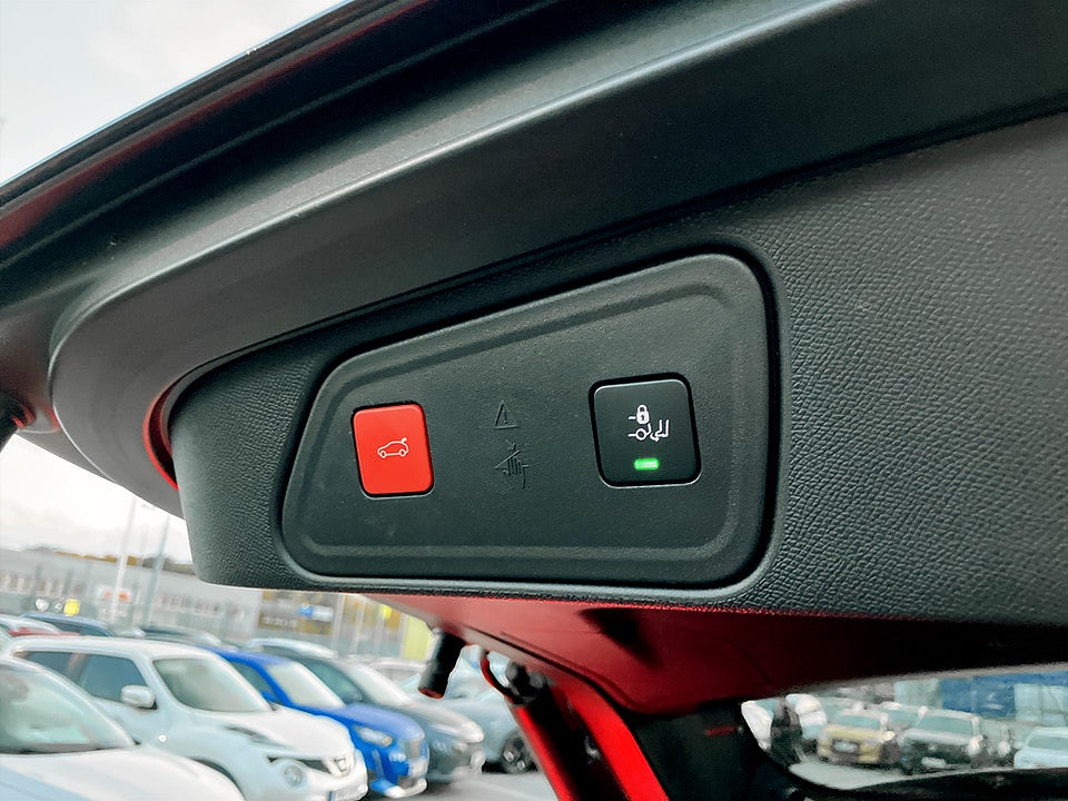 Bild på Peugeot 3008 GT HYBRID4 PHEV 300hk Aut AWD B-KAMERA B-BAKLUCKA