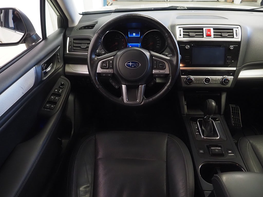 Subaru Outback 2.5 4WD 175hk Lineartronic Ridge Drag M-Värm Kamera 2017