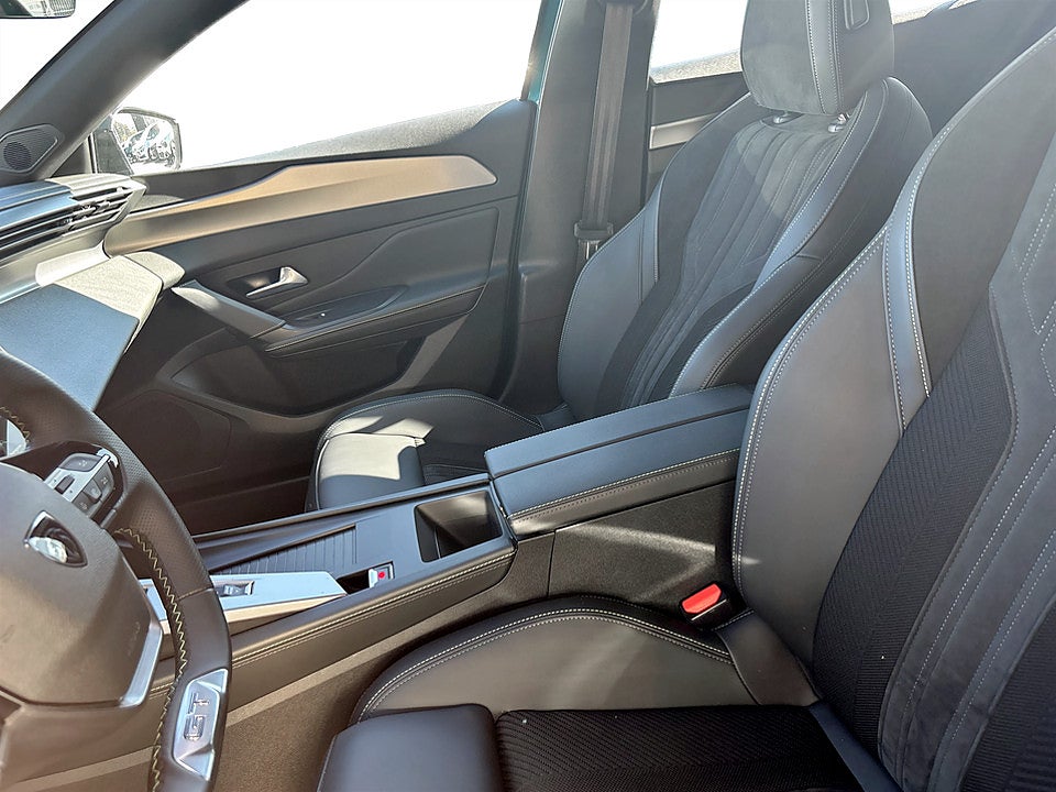 Bild på Peugeot 408 GT 1.2 PT 130hk Aut B-KAMERA KUPEFLÄKT EL-BAKLUCKA