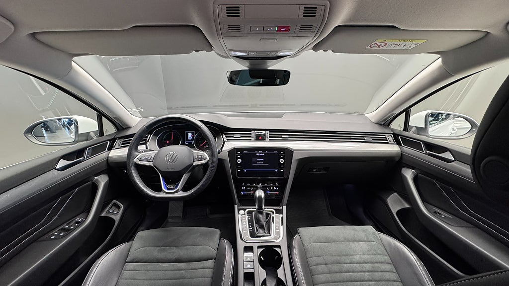Volkswagen Passat 2023 - miniatyr 9