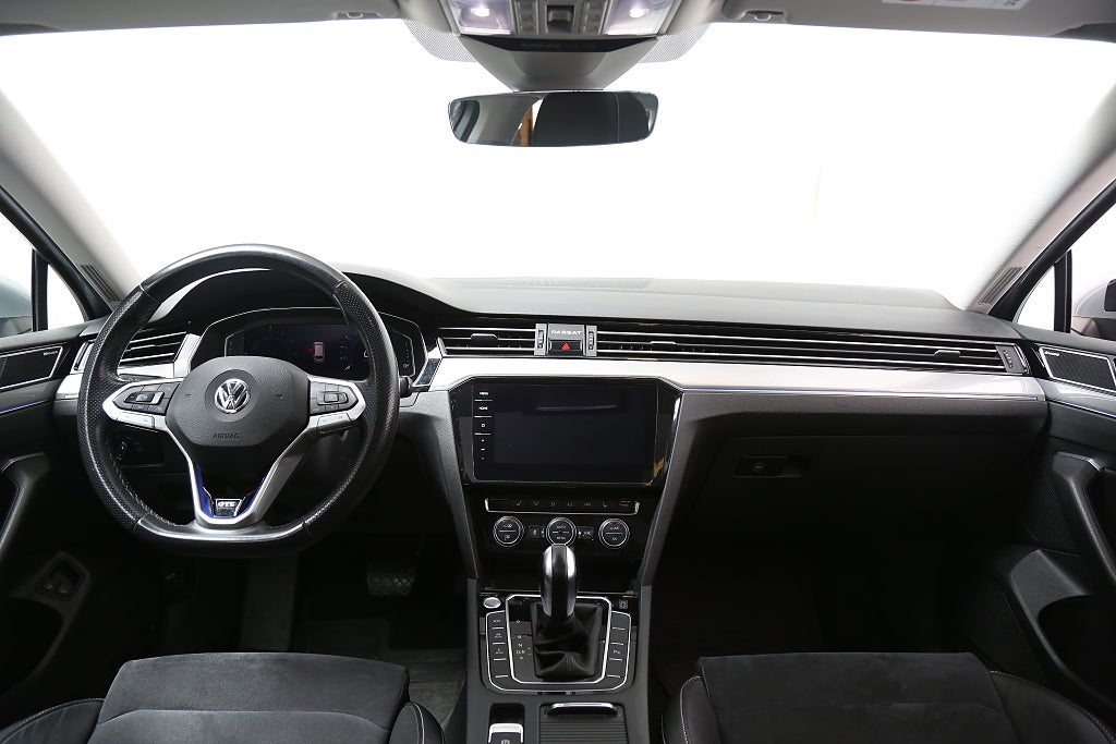 Volkswagen Passat Sportscombi GTE Executive Cockpit Panorama Värmare Drag 2020