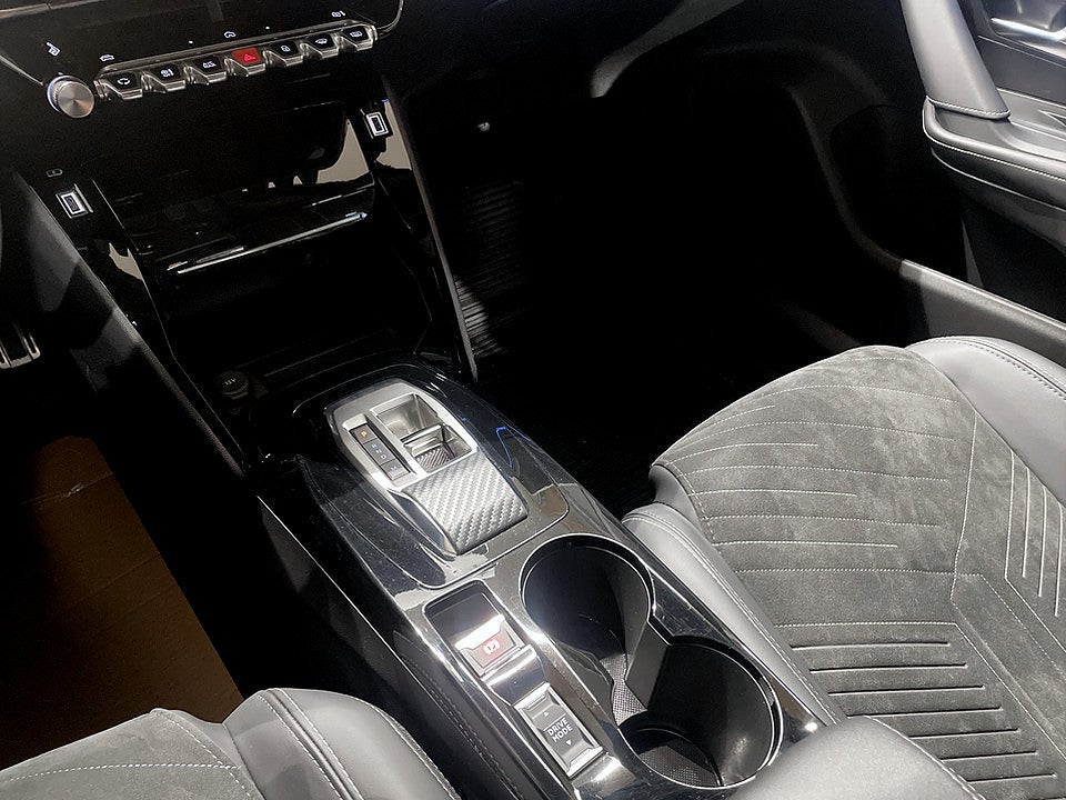 Bild på Peugeot 2008 GT 1.2 PT 130hk Aut B-KAMERA CARPLAY