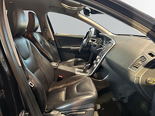 Volvo XC60 D4 AWD Aut Summum Dvärm/Skinn/SoV/BLIS/Ad.Fhåll/Navi