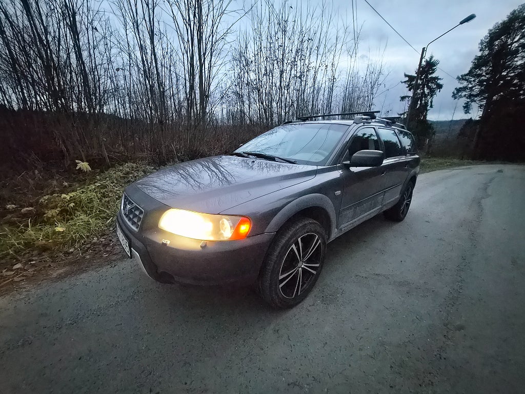 Volvo XC70 2,5T AWD AUT Momentum *Nybes/Drag/MOV/Xenon/K-Rem/18*