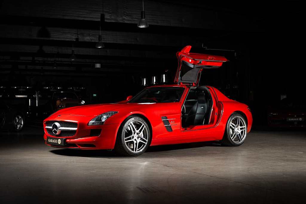 Mercedes-Benz SLS AMG / Saffir Röd / B&O