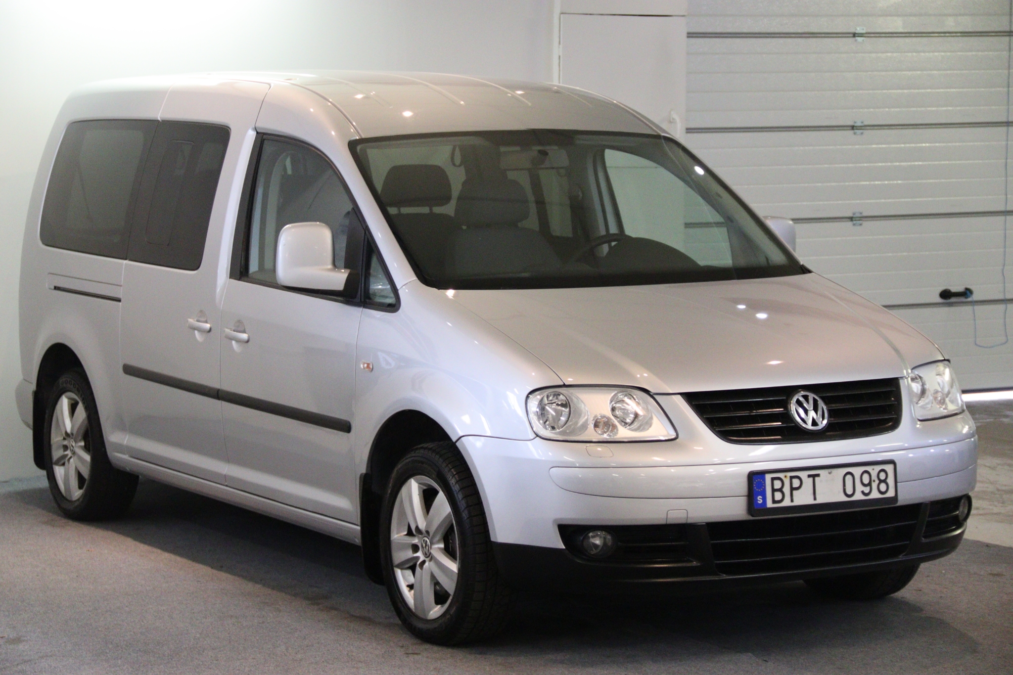 Volkswagen Caddy Maxi 2009, bild 3/42