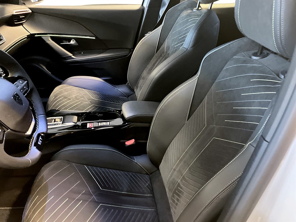 Bild på Peugeot 2008 GT 1.2 PT 130hk Aut B-KAMERA CARPLAY
