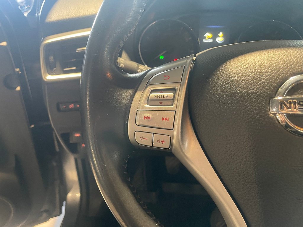 Nissan Qashqai 1.6 | N-Connecta| Backkamera | Navi| Kamkedja 2017
