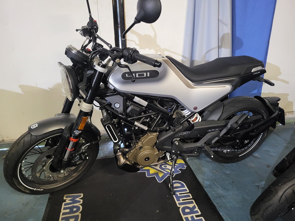 Husqvarna Vitpilen 401 Svartpilen styre