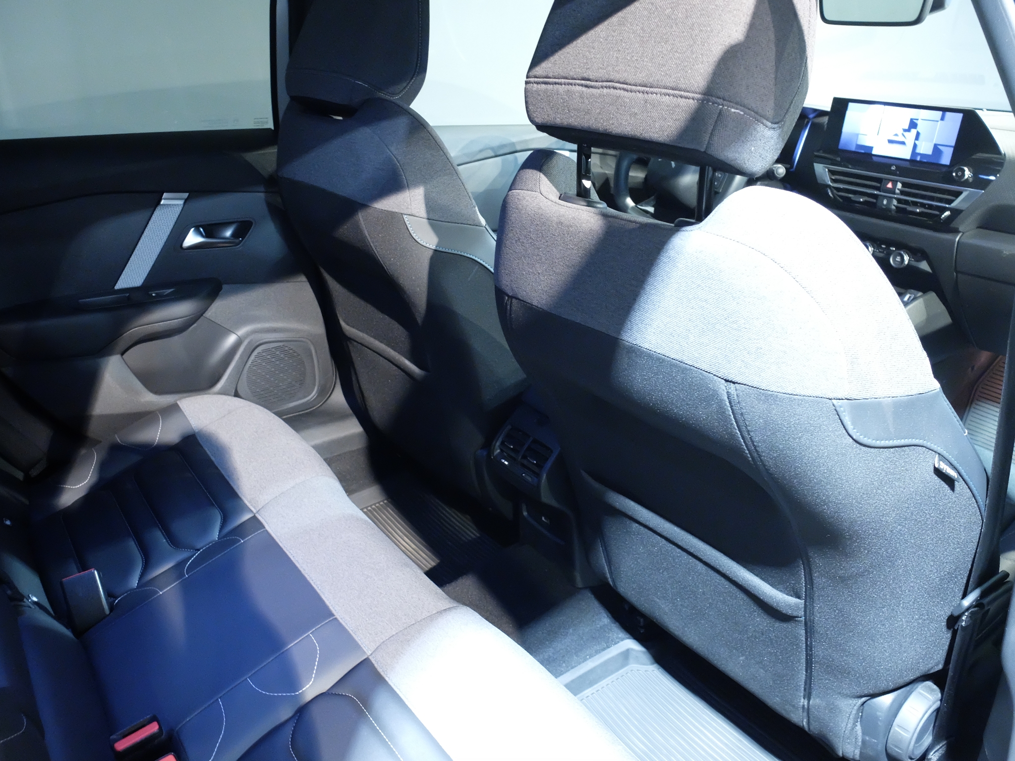 Citroen C4 X PT130 AUT SHINE NAV Apple 2023, bild 6/10