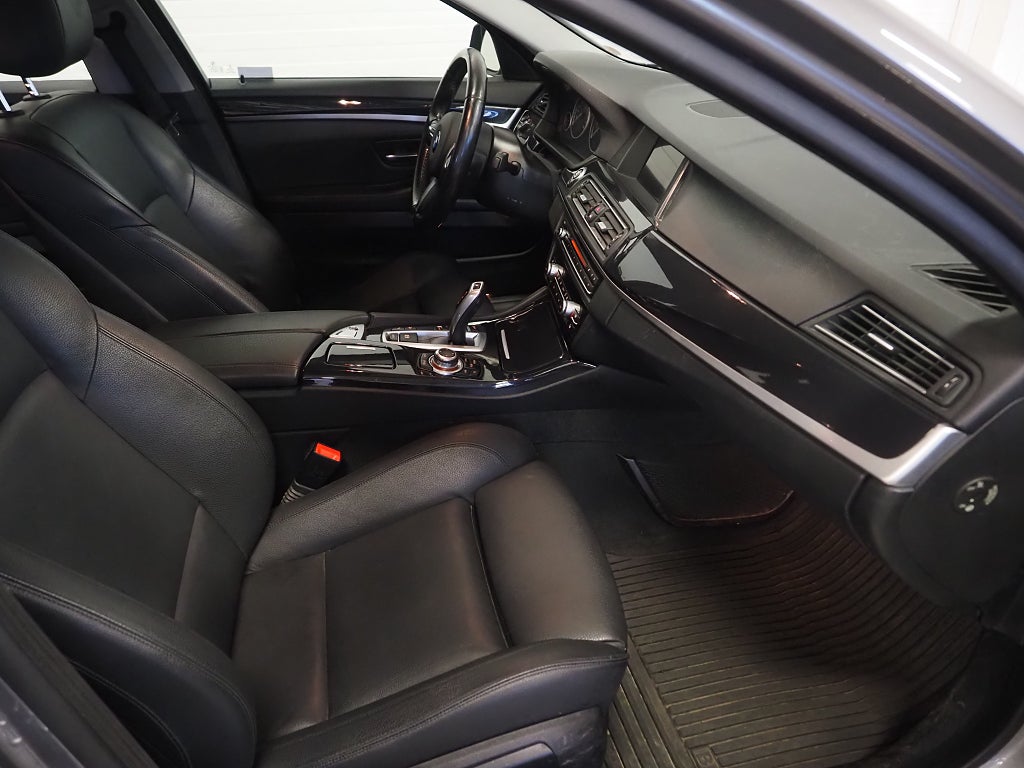 BMW 520d xDrive Touring Steptronic M-Ratt Skinn Dragkrok PDC