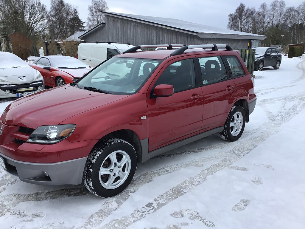 Mitsubishi Outlander 2.0 4WD  Bokad