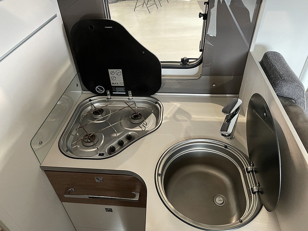 Dethleffs Trend 7057 / B-körkort / Taksäng / Långbädd / Garage / 4495kr/må - Dethleffs