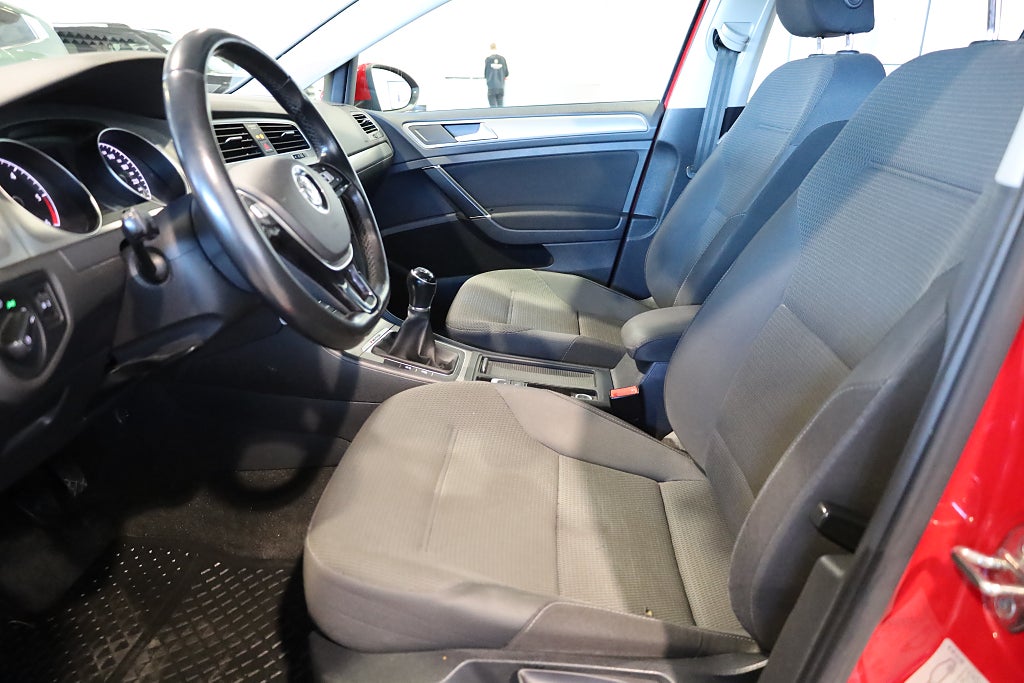 Volkswagen Golf 5-dörrar 1.6 TDI  4Motion Drag Värmare Blåtand Carplay 2016