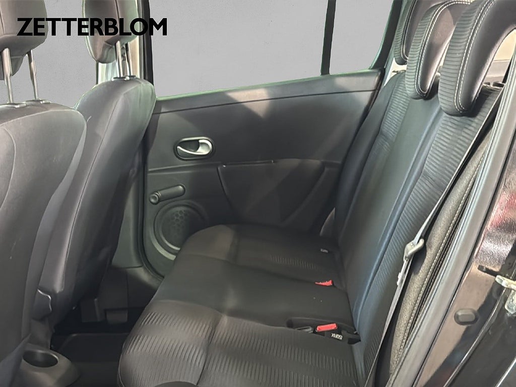 Halvkombi Renault Clio 9 av 15