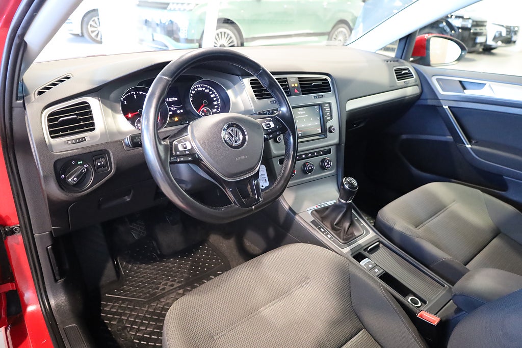 Volkswagen Golf 5-dörrar 1.6 TDI  4Motion Drag Värmare Blåtand Carplay 2016