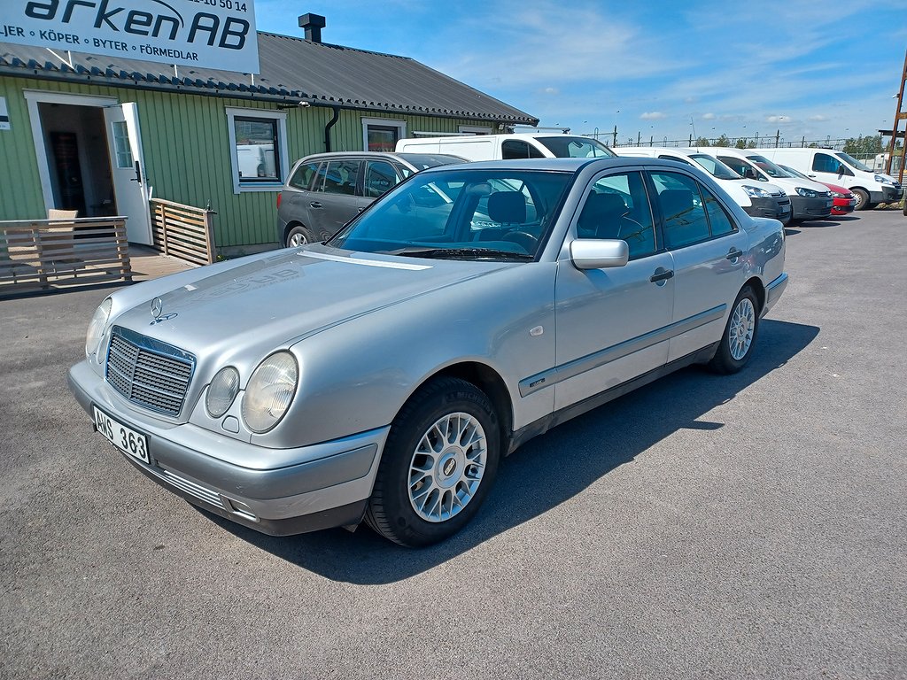 Mercedes-Benz E 240, 2 Ägare, Svensk såld