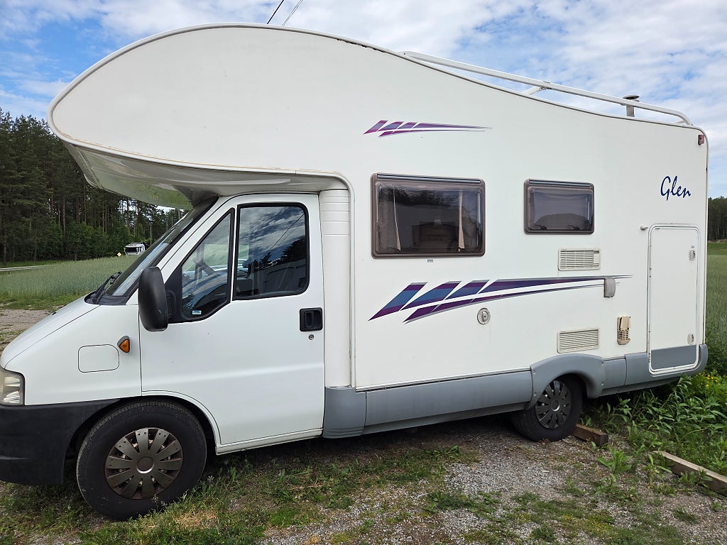 Fiat Ducato McLouis husbil uthyres – 5 sovplatser, AC och B-körkort