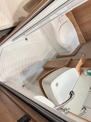 Husbil-halvintegrerad Knaus Sky TI 650 MF 22 av 28
