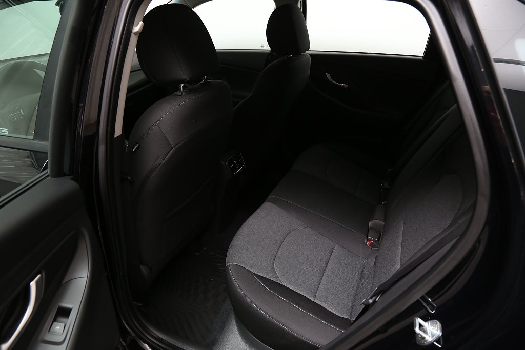 Hyundai i30 1,5 T-GDI 48V MHEV 159hk Essential Aut Drag Nybilsg 2022