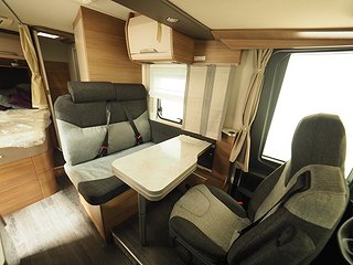 Husbil-integrerad Knaus Van I 550 MF 9 av 16