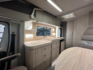Husbil-halvintegrerad Wingamm Oasi 540 140HK AUT 7 av 28