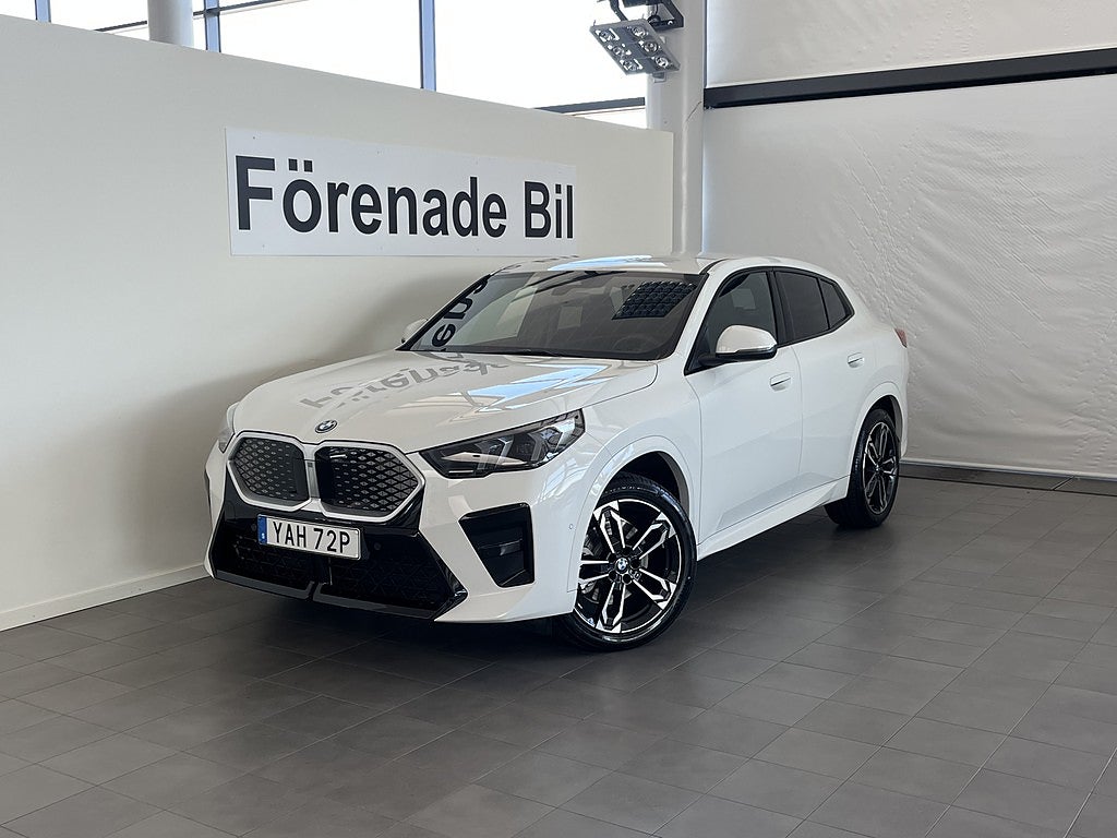 BMW iX2 xDrive30 M Sport Drag Rattvärme Tonade Rutor 