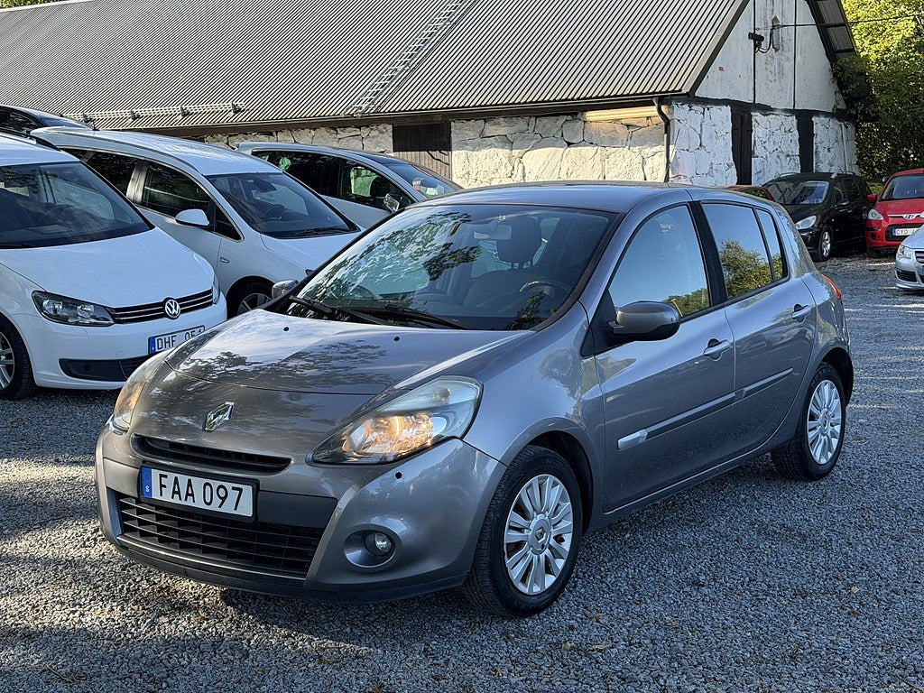 Renault Clio 1.2, 2 brukare, Ny kamrem, Nyservad, Nybesiktad, 75hk