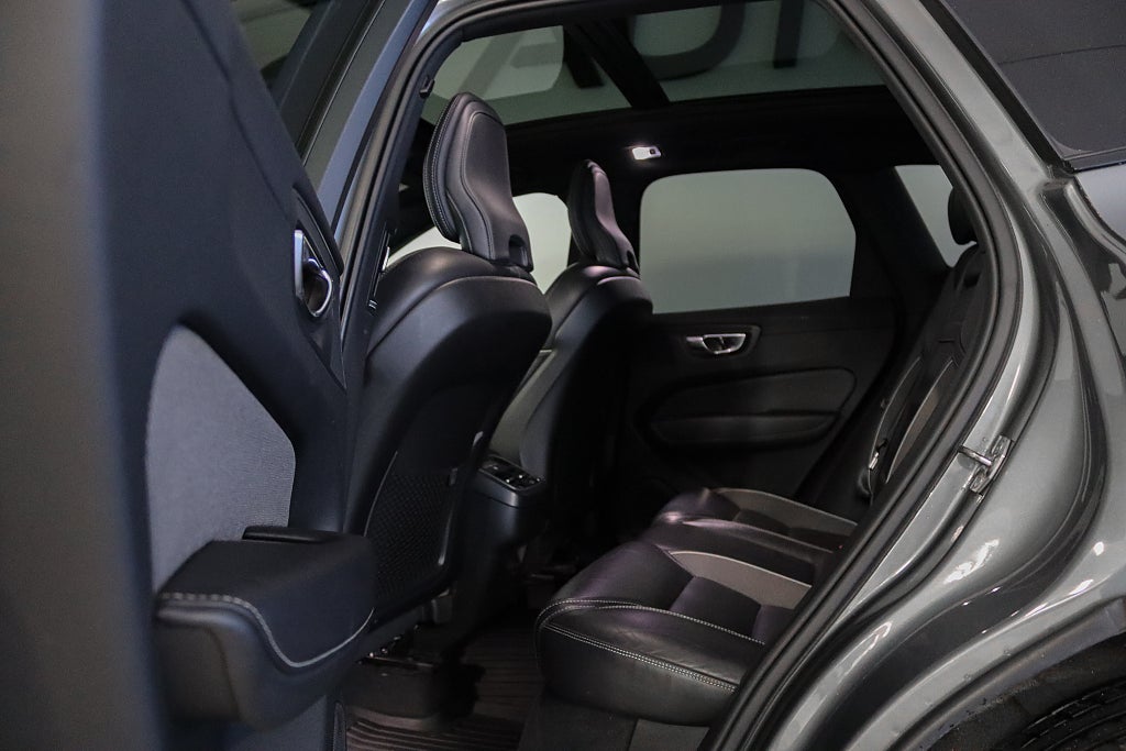 Volvo XC60 B5 AWD R-Design H/K Panorama HuD 360° Dragkrok VOC