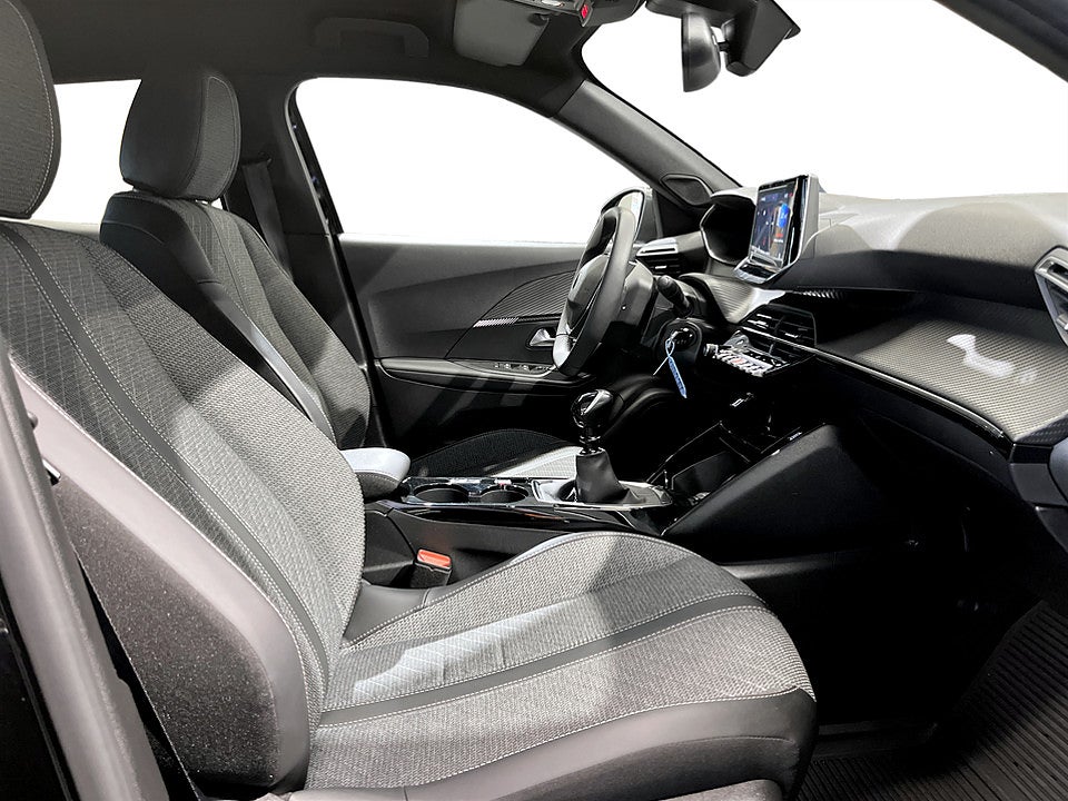 Bild på Peugeot 2008 Allure 1.2 PT 130hk CARPLAY P-SENSORER