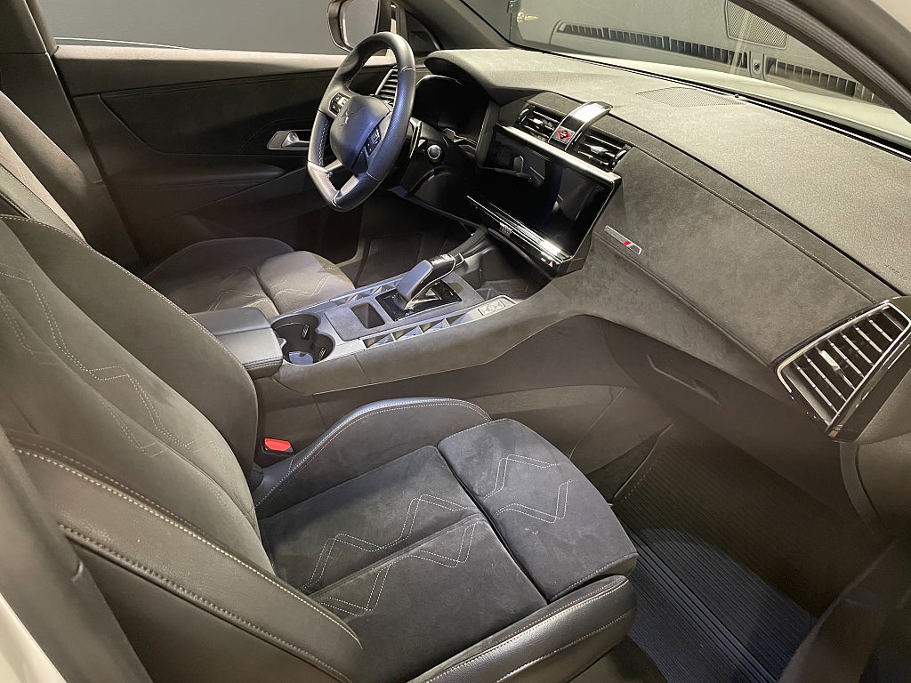 Bild på DS 7 Crossback E-Tense Performance 300hk 4x4 - ELBAKLUCKA