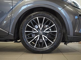 SUV Toyota C-HR 6 av 19